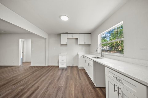 House in Tampa, Florida 2 bedrooms, 80.17 sq.m. № 1677797 - photo 3