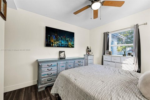 House in Miami, Florida 3 bedrooms, 113.15 sq.m. № 1975511 - photo 19