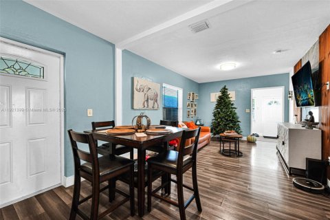 House in Miami, Florida 3 bedrooms, 113.15 sq.m. № 1975511 - photo 10