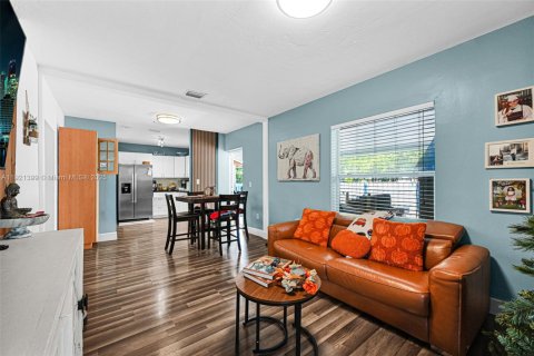 House in Miami, Florida 3 bedrooms, 113.15 sq.m. № 1975511 - photo 7