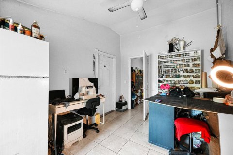 House in Miami, Florida 3 bedrooms, 113.15 sq.m. № 1975511 - photo 26