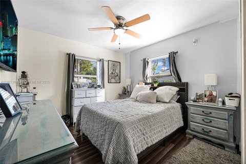 House in Miami, Florida 3 bedrooms, 113.15 sq.m. № 1975511 - photo 20