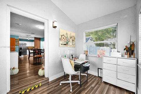 House in Miami, Florida 3 bedrooms, 113.15 sq.m. № 1975511 - photo 5