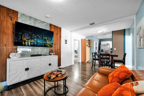 House in Miami, Florida 3 bedrooms, 113.15 sq.m. № 1975511 - photo 11