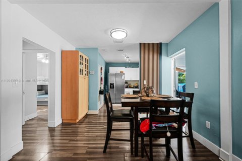 House in Miami, Florida 3 bedrooms, 113.15 sq.m. № 1975511 - photo 8