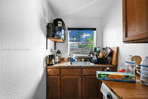 House in Miami, Florida 3 bedrooms, 113.15 sq.m. № 1975511 - photo 30