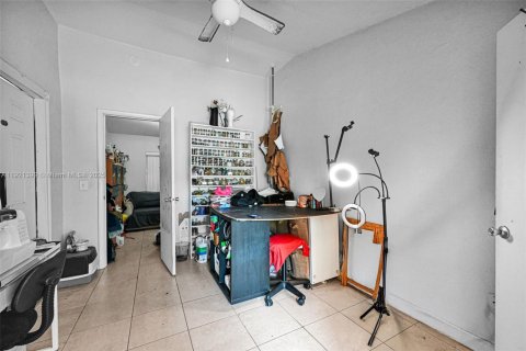 House in Miami, Florida 3 bedrooms, 113.15 sq.m. № 1975511 - photo 29