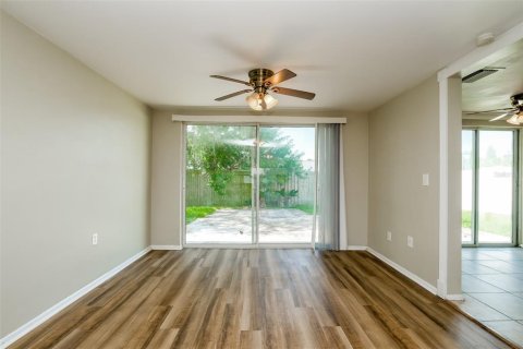 House in Holiday, Florida 2 bedrooms, 99.41 sq.m. № 1549856 - photo 11