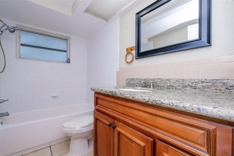 House in Holiday, Florida 2 bedrooms, 99.41 sq.m. № 1549856 - photo 12