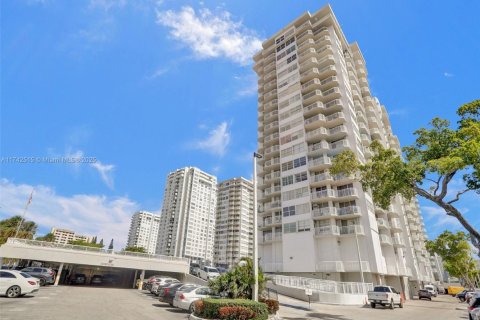 Снять в аренду кондоминиум в Авентура, Флорида 2 спальни, 149.11м2, № 1959175 - фото 27