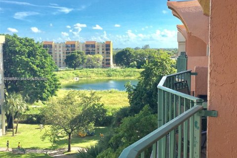 Copropriété à vendre à Miami, Floride: 1 chambre, 64.1 m2 № 2362837 - photo 3
