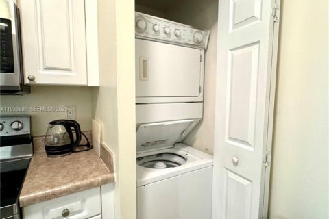 Condominio en venta en Sunny Isles Beach, Florida, 1 dormitorio, 62.52 m2 № 1982161 - foto 9