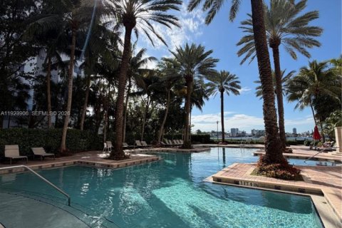 Condo in Sunny Isles Beach, Florida, 1 bedroom  № 1982161 - photo 17