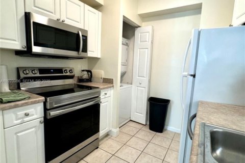 Condominio en venta en Sunny Isles Beach, Florida, 1 dormitorio, 62.52 m2 № 1982161 - foto 8