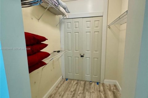 Condo in Sunny Isles Beach, Florida, 1 bedroom  № 1982161 - photo 13