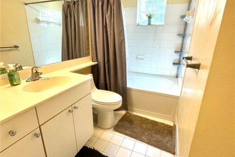 Condominio en venta en Sunny Isles Beach, Florida, 1 dormitorio, 62.52 m2 № 1982161 - foto 10