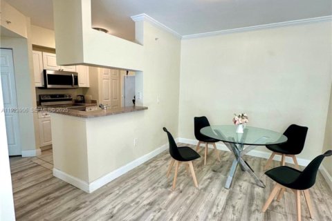 Condominio en venta en Sunny Isles Beach, Florida, 1 dormitorio, 62.52 m2 № 1982161 - foto 4