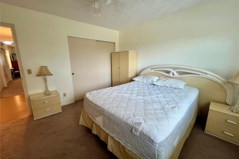 Condo in Clearwater, Florida, 2 bedrooms  № 2155990 - photo 23