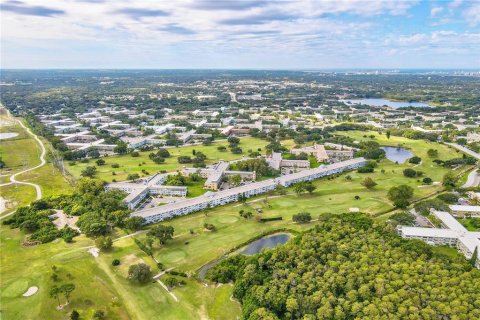 Condo in Clearwater, Florida, 2 bedrooms  № 2155990 - photo 27