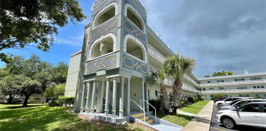 Condo in Clearwater, Florida, 2 bedrooms  № 2155990