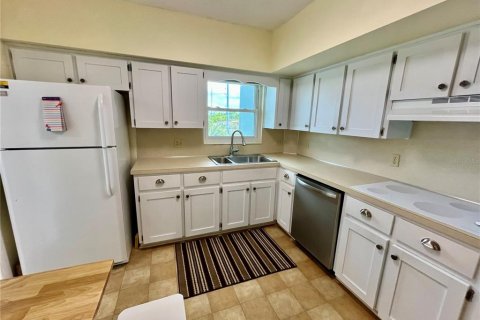 Condo in Clearwater, Florida, 2 bedrooms  № 2155990 - photo 8