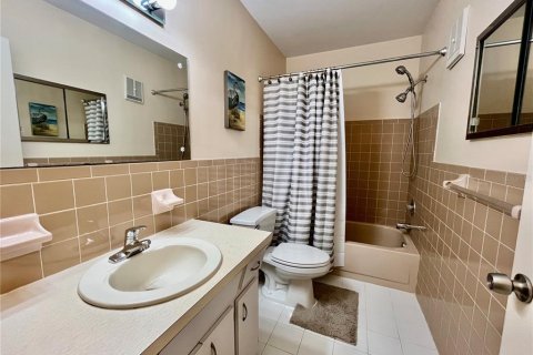 Condo in Clearwater, Florida, 2 bedrooms  № 2155990 - photo 20