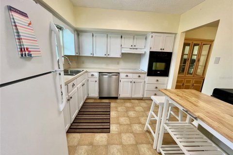 Condo in Clearwater, Florida, 2 bedrooms  № 2155990 - photo 7