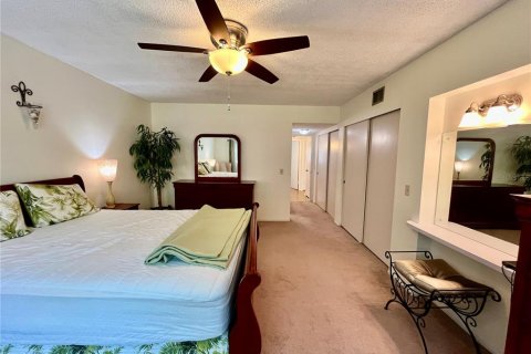 Condo in Clearwater, Florida, 2 bedrooms  № 2155990 - photo 17