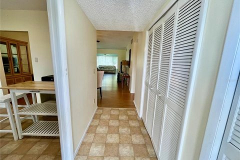 Condo in Clearwater, Florida, 2 bedrooms  № 2155990 - photo 6