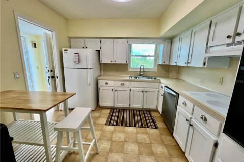 Condo in Clearwater, Florida, 2 bedrooms  № 2155990 - photo 9