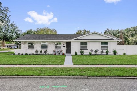 House in Winter Park, Florida 3 bedrooms, 131.92 sq.m. № 2354188