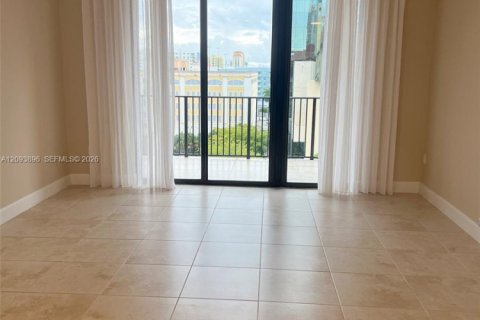 Copropriété à louer à Coral Gables, Floride: 2 chambres, 113.15 m2 № 2390153 - photo 4