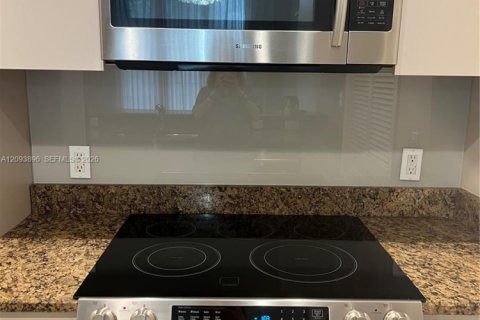 Copropriété à louer à Coral Gables, Floride: 2 chambres, 113.15 m2 № 2390153 - photo 2