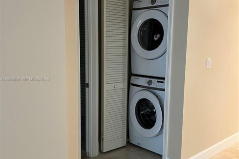 Copropriété à louer à Coral Gables, Floride: 2 chambres, 113.15 m2 № 2390153 - photo 6