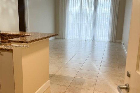 Copropriété à louer à Coral Gables, Floride: 2 chambres, 113.15 m2 № 2390153 - photo 3