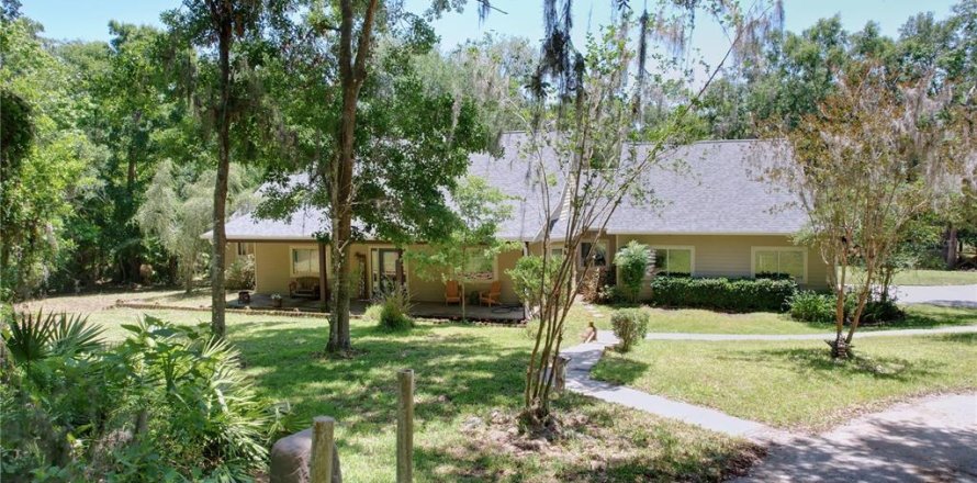 House in Dade City, Florida 4 bedrooms, 280.38 sq.m. № 1670208