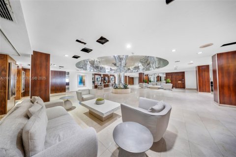 Condo in Miami Beach, Florida, 2 bedrooms  № 1991633 - photo 29