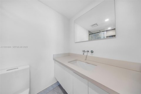 Condo in Miami Beach, Florida, 2 bedrooms  № 1991633 - photo 23