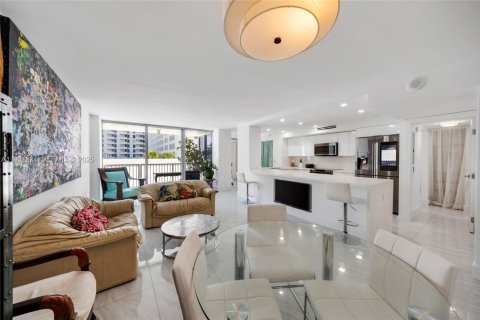 Condo in Miami Beach, Florida, 2 bedrooms  № 1991633 - photo 7