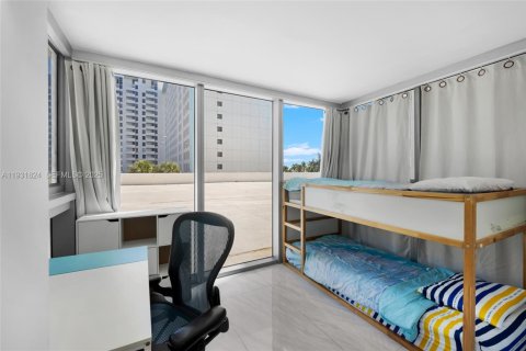 Condo in Miami Beach, Florida, 2 bedrooms  № 1991633 - photo 13