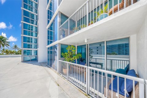 Condo in Miami Beach, Florida, 2 bedrooms  № 1991633 - photo 26