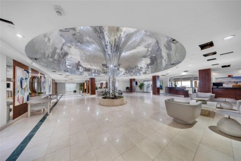 Condo in Miami Beach, Florida, 2 bedrooms  № 1991633 - photo 30