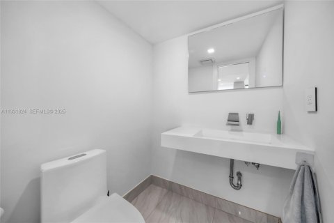 Condo in Miami Beach, Florida, 2 bedrooms  № 1991633 - photo 18