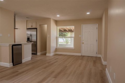 House in Orlando, Florida 3 bedrooms, 108.7 sq.m. № 1870831 - photo 8