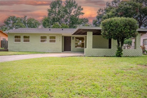 House in Orlando, Florida 3 bedrooms, 108.7 sq.m. № 1870831 - photo 1