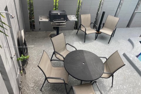 Снять в аренду кондоминиум в Форт-Лодердейл, Флорида 1 спальня, 57.6м2, № 2053308 - фото 10