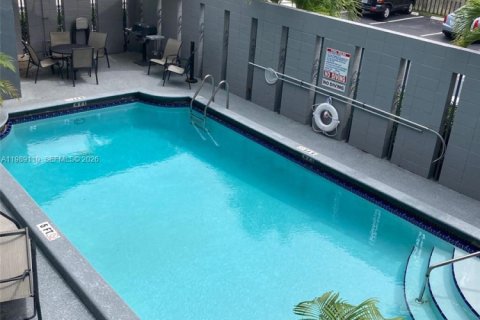 Снять в аренду кондоминиум в Форт-Лодердейл, Флорида 1 спальня, 57.6м2, № 2053308 - фото 2