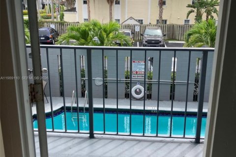 Снять в аренду кондоминиум в Форт-Лодердейл, Флорида 1 спальня, 57.6м2, № 2053308 - фото 3