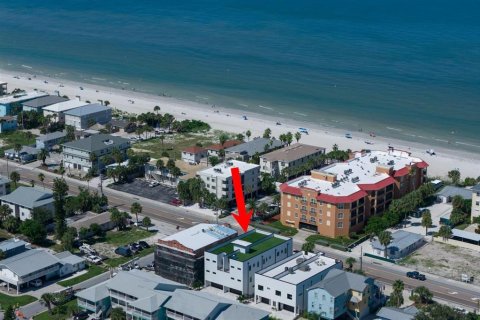 House in Indian Rocks Beach, Florida 4 bedrooms, 308.44 sq.m. № 1911109 - photo 3