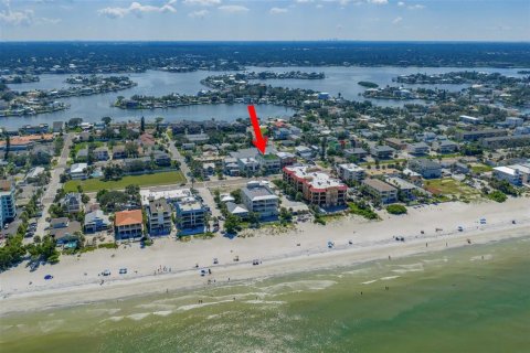 House in Indian Rocks Beach, Florida 4 bedrooms, 308.44 sq.m. № 1911109 - photo 2